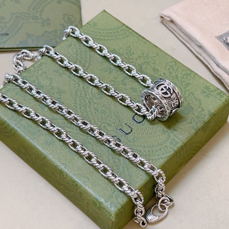 G*u*i necklaces